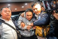 1765904773766-youtuber-muhammad-adimas-diperiksa-polda-jabar-usai-ditangkap-di-semarang-1765854541811_169