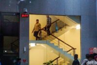 1765904781228-usai-diperiksa-8-jam-eks-menag-yaqut-irit-bicara-soal-kasus-kuota-haji-1765897058284_169