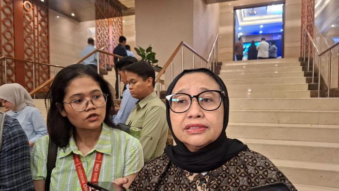 1765926293367-wakil-kepala-badan-gizi-nasional-bgn-nanik-s-deyang-1761034695551_169