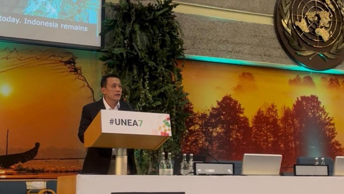 1765926294403-wakil-menteri-lingkungan-hidup-lh-diaz-hendropriyono-memimpin-delegasi-ri-dalam-sidang-united-nations-environment-assembly-ke--1765908517719_169