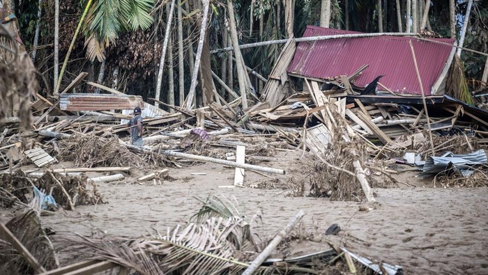 1765991182413-lubok-pusaka-porak-poranda-banjir-bandang-sapu-bersih-hampir-seluruh-desa-1765338736743_169