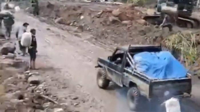 1766012705929-akses-jalan-kka-yang-menghubungkan-kabupaten-aceh-utara-dan-kabupaten-bener-meriah-dapat-dilintasi-kendaraan-roda-empat-1765996747703_169