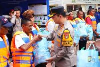 1766034408761-kapolda-metro-jaya-irjen-pol-asep-edi-suheri-meluncurkan-program-nelayan-kamtibmas-untuk-menjaga-lautan-jakarta-1766033422129_169