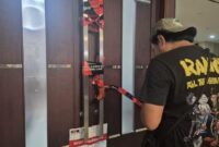 1766077605996-pintu-ruang-kerja-bupati-bekasi-disegel-penyidik-kpk-pada-kamis-malam-antarapradita-kurniawan-syah-1766067825935_169