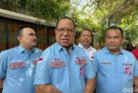 1766142455265-relawan-bara-jp-usai-bertemu-jokowi-di-solo-jumat-19122025-1766134223116_169