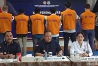 1766185498161-imigrasi-bogor-jumpa-pers-kasus-wna-yang-melakukan-pelanggaran-1766153986083_169