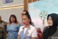 1766228773691-wakil-menteri-pariwisata-wamenpar-ni-luh-puspa-menyoroti-pungutan-liar-pungli-di-kawasan-wisata-rizky-amdetikcom-1766226401190_169