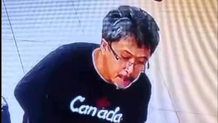 1766941557256-tampang-dosen-uim-yang-meludahi-kasir-swalayan-di-makassar-1766726563500_169