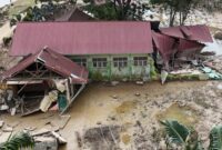 1767006376728-potret-sdn-2-langkahan-rusak-parah-usai-banjir-terjang-aceh-utara-1765078944676_169