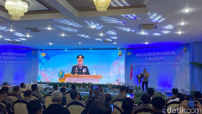 1767157680590-rilis-akhir-tahun-polda-metro-jaya-1767155437821_169
