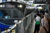 1767265734409-mantap-hari-ini-naik-transportasi-di-jakarta-cuma-rp-1-1745470697566_169