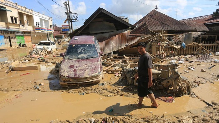 1767287167231-desember-2025-banjir-bandang-dan-longsor-terjang-sumatera-1767084168333_169