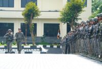 1767308697567-korps-brimob-polri-menggelar-upacara-penyambutan-446-pasukan-operasi-damai-cartenz-2025-dokistimewa-1767289991086_169