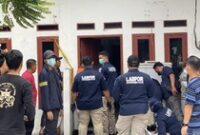 1767352082191-puslabfor-olah-tkp-di-lokasi-3-orang-sekeluarga-ditemukan-tewas-di-tanjung-priok-jakut-1767347123796_43