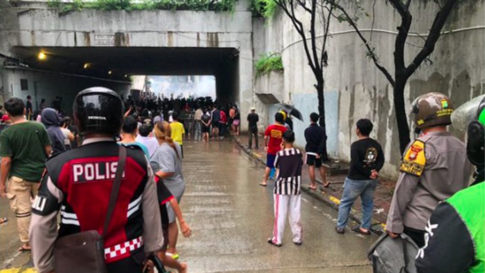 1767416821381-tawuran-antarwarga-kembali-terjadi-di-underpass-manggarai-jakarta-selatan-jaksel-tawuran-telah-dibubarkan-kepolisian-dok-polre-1767350864815_169