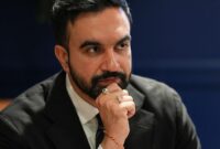 1767503217584-gaya-zohran-mamdani-muslim-pertama-jadi-wali-kota-new-york-1762620154240_43