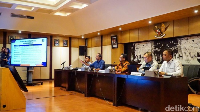 1767611233136-uu-kuhp-dan-kuhap-baru-resmi-berlaku-pemerintah-jawab-kekhawatiran-publik-1767598200214_169