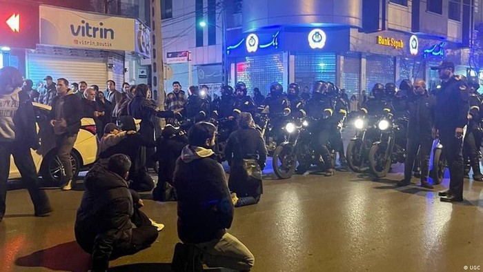 1767697574823-korban-protes-bertambah-iran-berikrar-perangi-perusuh-1767694249663