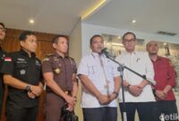 1767784006992-dirreskrimum-polda-metro-jaya-kombes-iman-imanuddin-kepada-wartawan-seusai-rapat-di-kawasan-sudirman-jakarta-pusat-rabu-712026-1767780840781_169