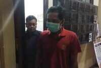 1767870373623-kepala-desa-sidamukti-di-kecamatan-sukaresmi-kabupaten-pandeglang-inisial-ki-ditahan-polisi-aris-rivaldodetikcom-1767869832359_169