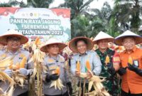 1767870377991-polda-riau-gelar-panen-jagung-serentak-di-kabupaten-kampar-1767845001112_169