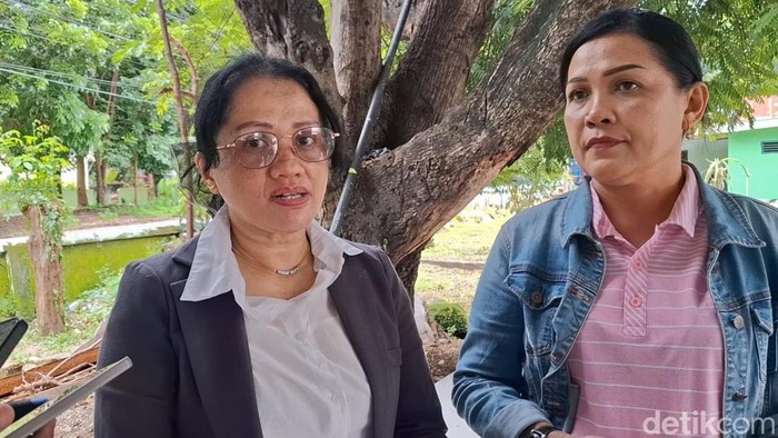 1767913523207-tim-pengacara-ibunda-prada-lucky-seprian-paulina-mirpey-saat-diwawancarai-detikbali-di-denpom-ix1-kupang-ntt-kamis-812026-sore-1767879441005_169