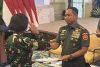 1767913527397-panglima-tni-jenderal-agus-subiyanto-saat-memberikan-penghargaan-kepada-anggota-peraih-medali-sea-games-2025-di-istana-negara--1767893702727_169