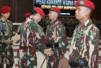 1768388802133-panglima-kopassus-menganugerahkan-sangkur-perak-kepada-8-prajurit-berprestasi-dok-ist-1768387837110_169