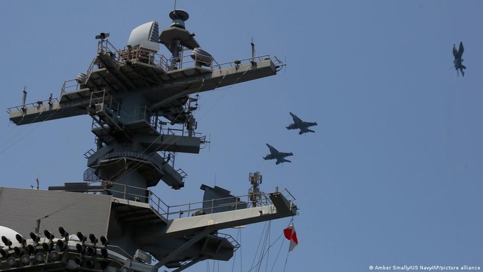 1768475227885-ketegangan-meruncing-as-dan-iran-kendurkan-retorika-perang-1768472209074