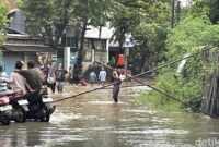 1768496792193-penampakan-genangan-banjir-di-jalanan-depan-smpn-1-juwana-pati-kamis-1512026-pukul-1700-wib-1768479744680_169
