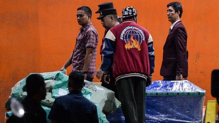 1769058418075-jenazah-pramugari-pesawat-atr-42-500-tiba-di-bandara-soetta-1769053748761_169