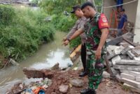 1769080010954-hujan-deras-picu-longsor-di-ciputat-tembok-rumah-warga-ambrol-1769076577419_169