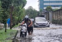 1769144808562-banjir-di-jakarta-barat-taufiqdetikcom-1769142999233_169