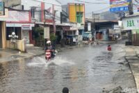 1769166428588-jalan-raya-duta-pelni-cimanggis-depok-tergenang-1769165897699_169