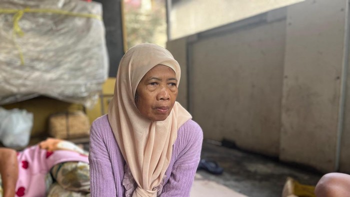 1769252782199-mujinten-61-korban-banjir-di-pejaten-timur-jaksel-1769248845638_169