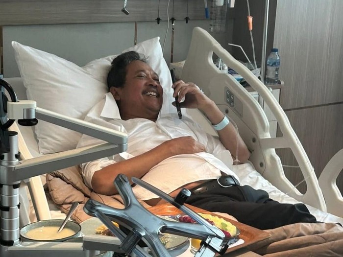 1769339199541-momen-menteri-kkp-sakti-wahyu-trenggono-menerima-telepon-dari-presiden-prabowo-subianto-usai-sadar-dari-pingsan-dokinstagram-s-1769327631233_43