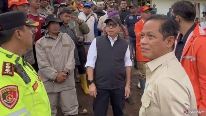 1769360810662-menteri-lingkungan-hidup-hanif-faisol-nurofiq-1769355887958_169