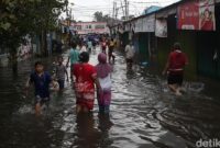 1769360819297-luapan-kali-mookevaart-rendam-permukiman-kedaung-kaliangke-1769169835535_169