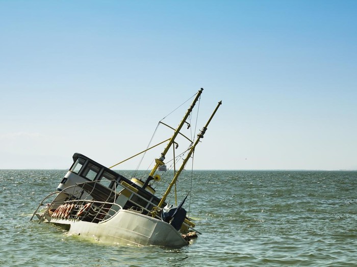 1769404001729-ilustrasi-kapal-pengangkut-turis-tenggelam_43