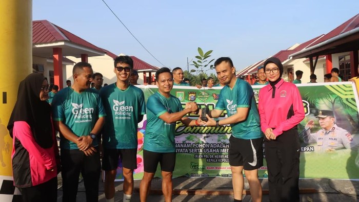 1769404008529-polres-dumai-dan-green-policing-runners-mengkampanyekan-penyelamatan-lingkungan-1769401402617_169